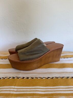 Chinese Laundry Olive Slide Wedge Sandals